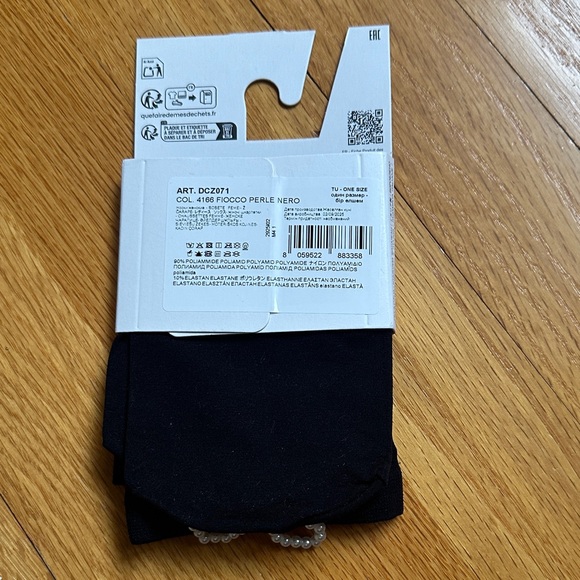 Calzedonia Burgundy and Black Bow Socks - Picture 5 of 6